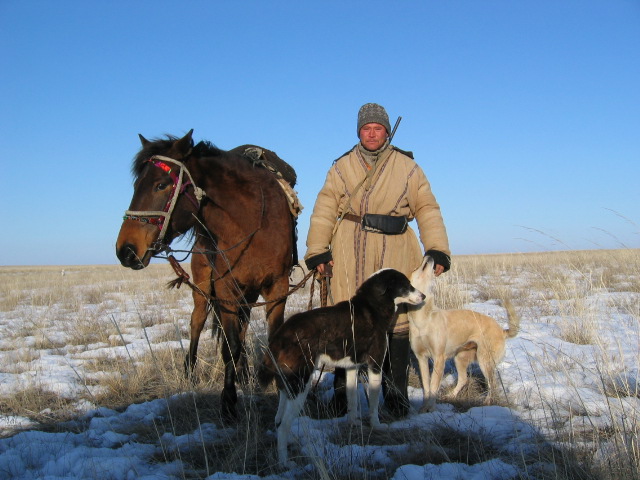 Kazakh_shepard_with_dogs_and_horse